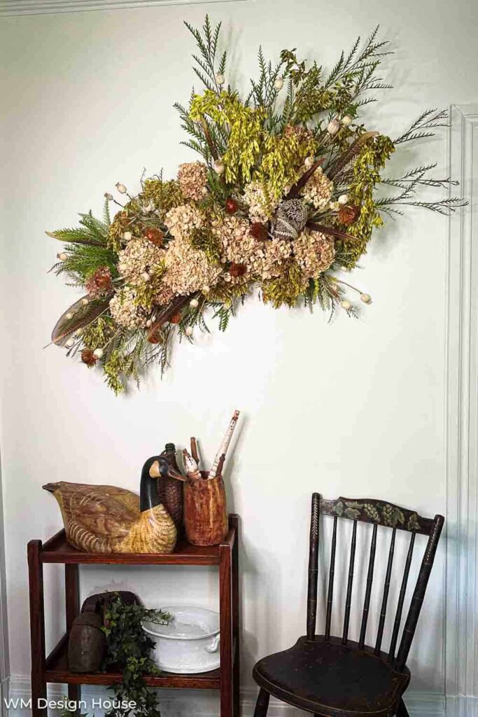 wall floral arrangement with dried flowers