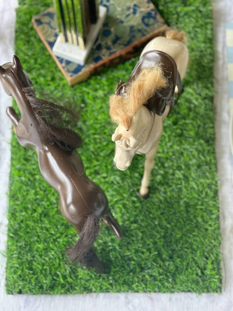 toy plastic horses for horse race party table centerpiece decor